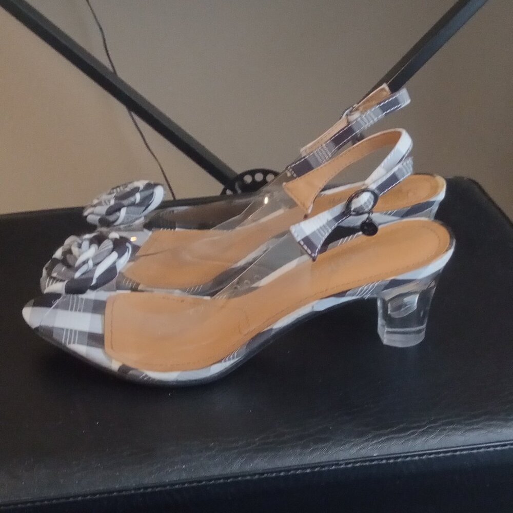 Women's shoes